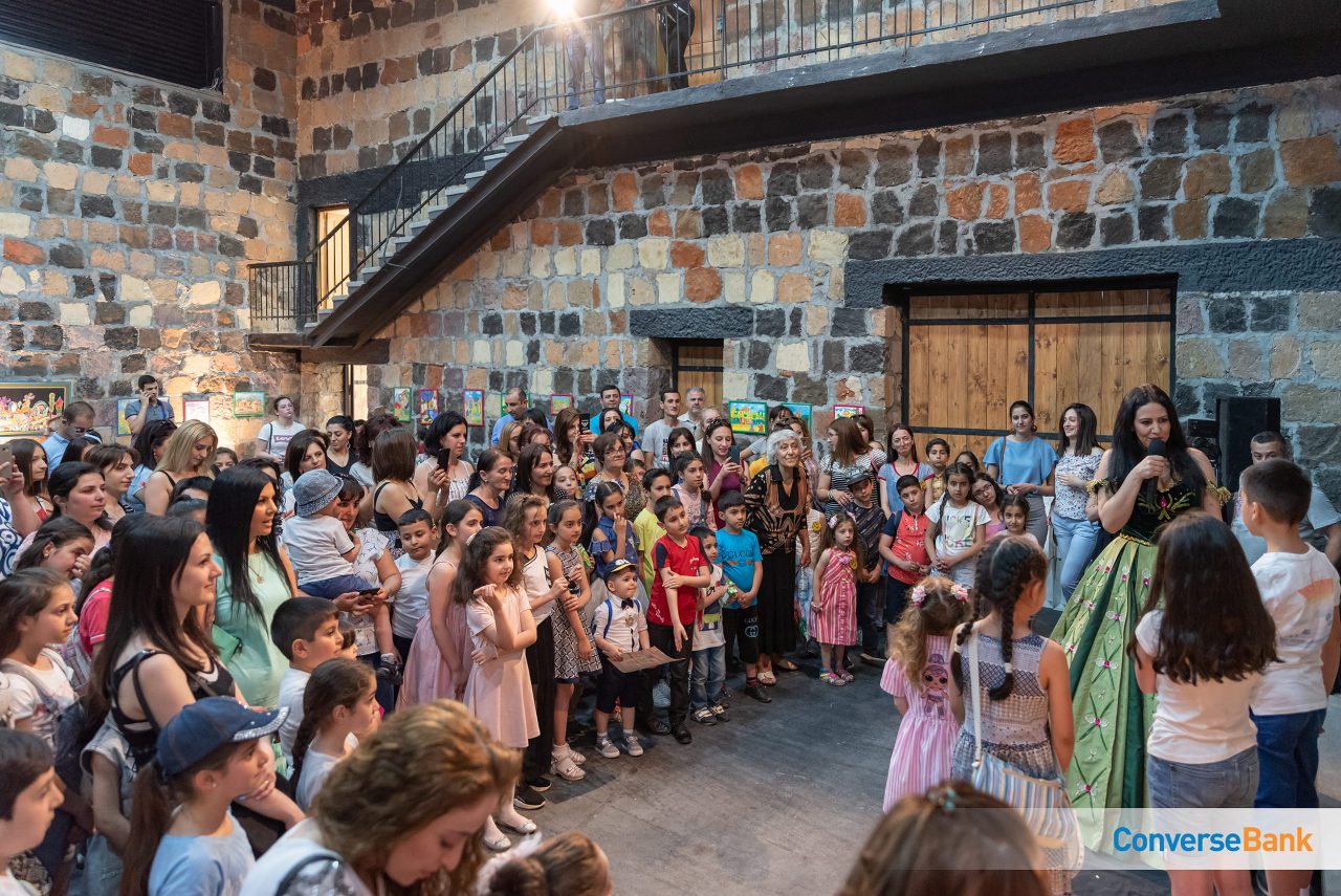 Converse Bank summed up the results of Lori colors contest