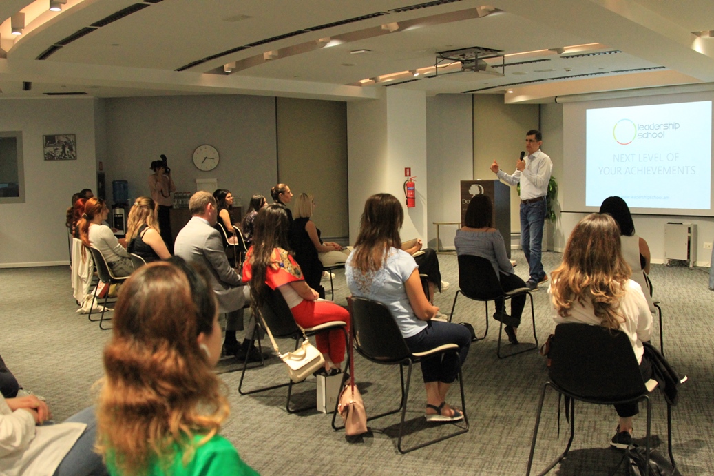 Ralph Yirikian shared Viva-MTS management experience to Leadership School students