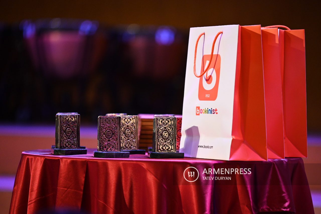 Ucom sponsored the 90th anniversary celebration of the “Bookinist” bookstore