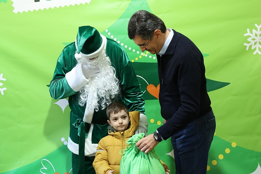 Ralph Yirikian, Director General of Ucom, congratulated the forcibly displaced children from Artsakh living in Tavush and Vayots Dzor with New Year’s gifts