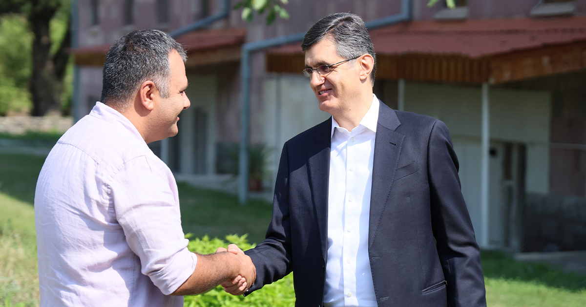 Ralph Yirikian Delivers a Lecture at Slavonic University’s Engineering Summer School