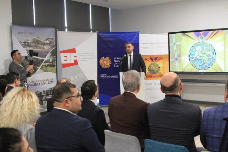 The stars of the three laureates of the Global High-Tech Award were unveiled on the Legends’ Walk of Fame