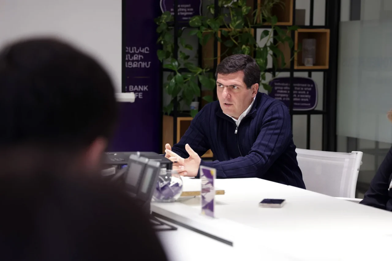 12 YSU students complete training program at Byblos Bank Armenia